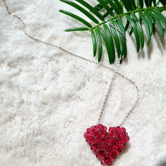 Gorgeous Swarovski Crystal Heart Pendant On Dainty 925 Sterling Silver Chain - Picture 5 of 11